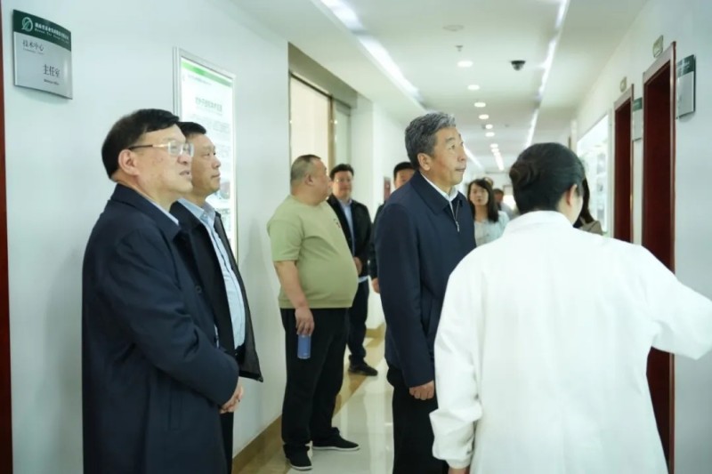 山西省供銷(xiāo)合作社聯(lián)合社黨組書(shū)記、理事會(huì)主任高建軍一行蒞臨公司調(diào)研指導(dǎo)