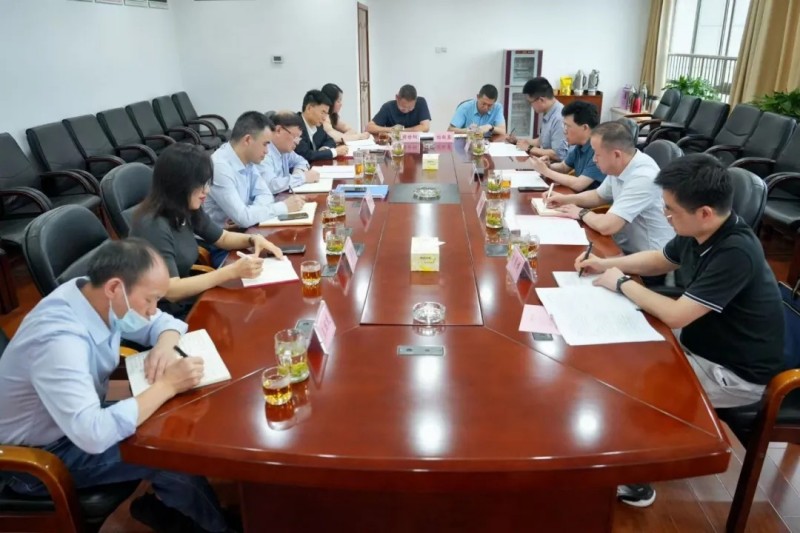 湖南省供銷(xiāo)合作總社黨組書(shū)記、理事會(huì)主任周曉理調(diào)研公司并主持召開(kāi)座談會(huì)